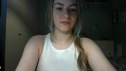 Snapshot of rosie_june chatting on May 5, 6:43 am Rosie online show from May 5, 6:43 am