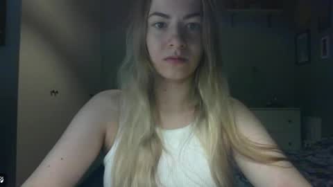 Snapshot of rosie_june chatting on May 7, 6:41 am Rosie online show from May 7, 6:41 am