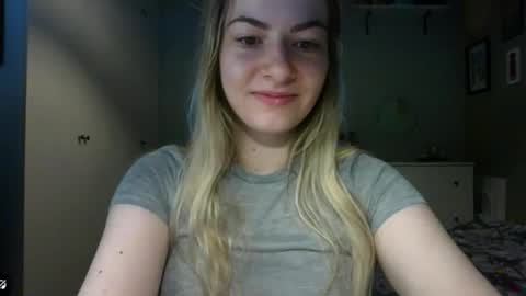 Snapshot of rosie_june chatting on May 8, 7:46 am Rosie online show from May 8, 7:46 am