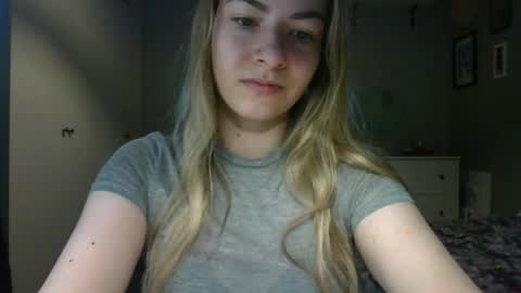 Snapshot of rosie_june chatting on May 12, 6:43 am Rosie online show from May 12, 6:43 am