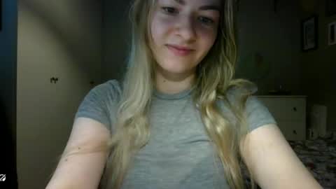 Snapshot of rosie_june chatting on May 14, 7:04 am Rosie online show from May 14, 7:04 am