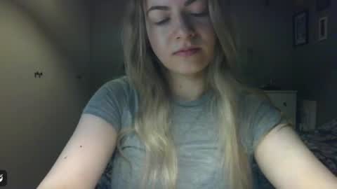 Snapshot of rosie_june chatting on May 15, 6:42 am Rosie online show from May 15, 6:42 am