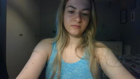 Snapshot of rosie_june chatting on May 19, 6:42 am Rosie online show from May 19, 6:42 am