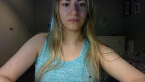 Snapshot of rosie_june chatting on May 20, 6:52 am Rosie online show from May 20, 6:52 am