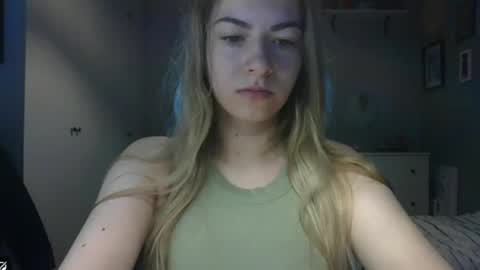 Snapshot of rosie_june chatting on May 26, 6:42 am Rosie online show from May 26, 6:42 am