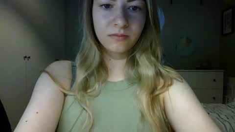 Snapshot of rosie_june chatting on May 28, 6:54 am Rosie online show from May 28, 6:54 am