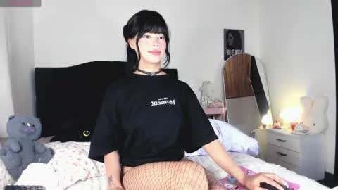 Rosieeee  online show from May 13, 4:15 pm