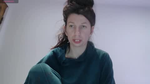 RosieHayes online show from March 20, 2:33 pm