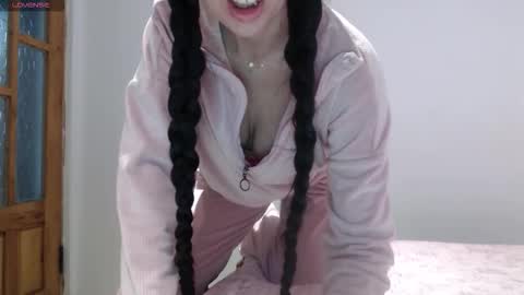 RosieHayes online show from March 24, 10:53 am