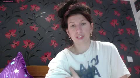 RosieHayes online show from March 31, 8:09 pm