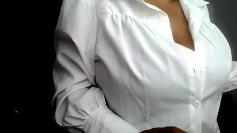 Snapshot of rossanalionheart chatting on May 18, 12:44 pm Rossana online show from May 18, 12:44 pm
