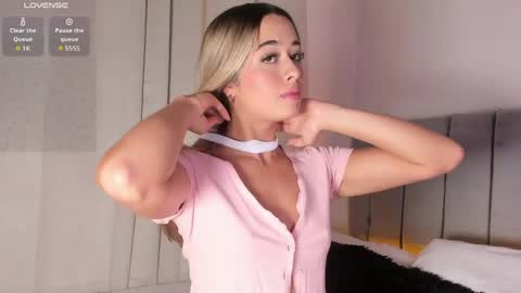 Snapshot of rossedaw_ chatting on April 21, 7:17 pm Rosse Daw Independent model online show from April 21, 7:17 pm
