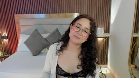 rossie_lanie_ online show from April 7, 7:36 pm