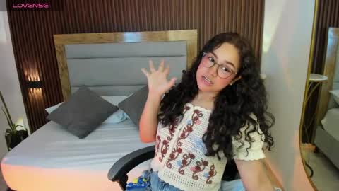 rossie_lanie_ online show from April 8, 7:25 pm