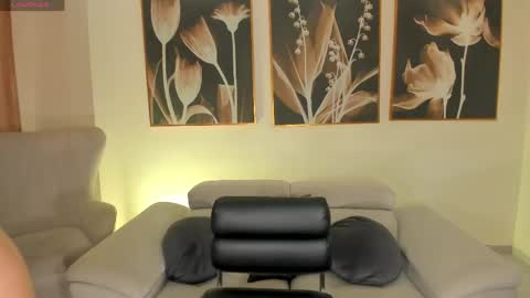 Snapshot of rossirivers chatting on March 23, 7:40 pm Rossie Rivers online show from March 23, 7:40 pm