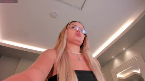 Snapshot of rossirivers chatting on April 9, 11:48 am Rossie Rivers online show from April 9, 11:48 am