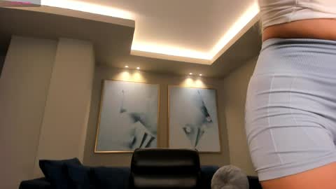 Snapshot of rossirivers chatting on April 10, 12:10 pm Rossie Rivers online show from April 10, 12:10 pm