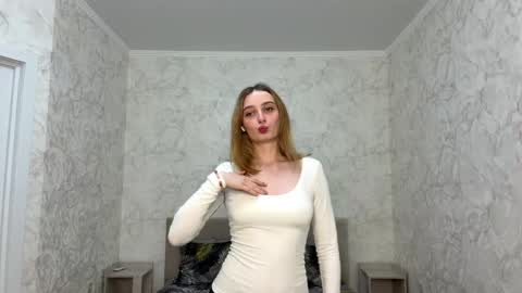 Snapshot of rossylume chatting on May 20, 5:41 pm Alice online show from May 20, 5:41 pm