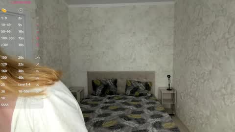 Snapshot of rossylume chatting on May 25, 3:51 pm Alice online show from May 25, 3:51 pm
