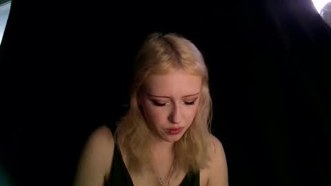 Snapshot of rosy_petal chatting on October 13, 1:33 pm rosy_petal online show from October 13, 1:33 pm