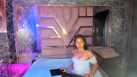 Snapshot of rouse_cruz chatting on June 14, 1:13 pm rousse online show from June 14, 1:13 pm