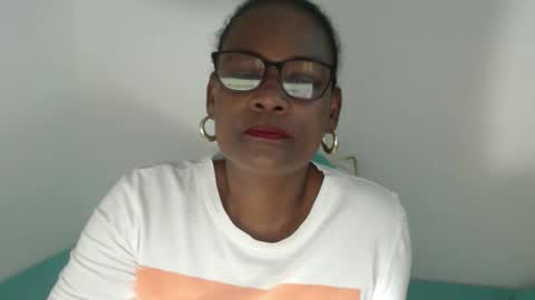 luxa online show from February 18, 7:10 pm