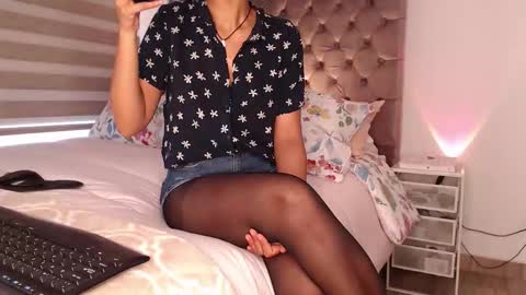 Rouss marie henao  online show from November 30, 1:37 pm