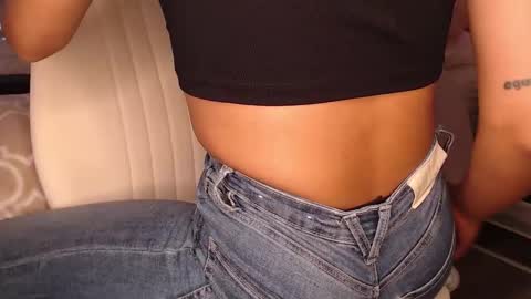 Rouss marie henao  online show from March 17, 6:00 pm