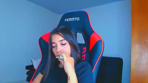 rousse_violet online show from December 1, 8:58 pm