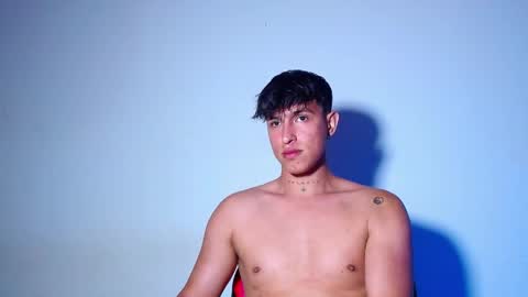 rowanboy23 online show from May 5, 1:35 am