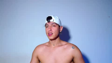rowanboy23 online show from May 25, 4:40 am