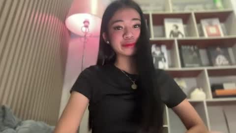 roweena online show from July 17, 8:43 am