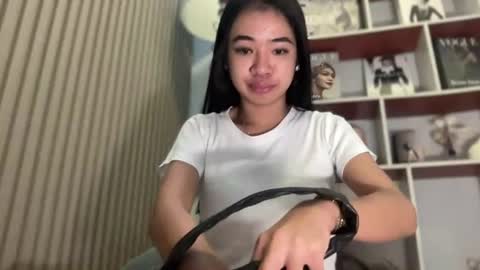 roweena online show from July 19, 6:55 pm