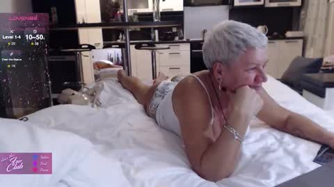 Snapshot of roxana_brooks chatting on October 16, 7:37 pm Roxana online show from October 16, 7:37 pm