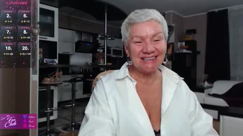 Snapshot of roxana_brooks chatting on February 1, 7:23 pm Roxana online show from February 1, 7:23 pm