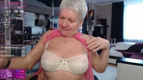 Snapshot of roxana_brooks chatting on March 26, 2:44 pm Roxana online show from March 26, 2:44 pm