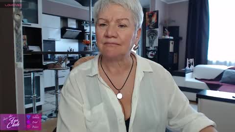 Snapshot of roxana_brooks chatting on April 7, 1:55 pm Roxana online show from April 7, 1:55 pm