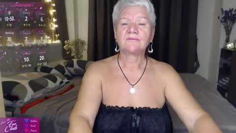 Snapshot of roxana_brooks chatting on May 18, 2:23 pm Roxana online show from May 18, 2:23 pm