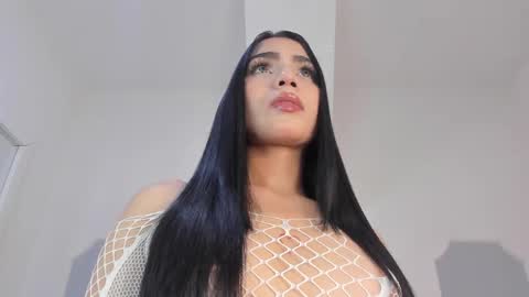 roxana_scott1 online show from April 2, 3:37 am