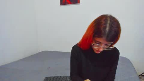Snapshot of roxanajames__ chatting on February 9, 2:21 pm roxy online show from February 9, 2:21 pm