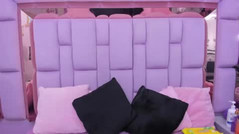 Snapshot of roxane_vega chatting on July 18, 6:12 pm roxane_vega online show from July 18, 6:12 pm