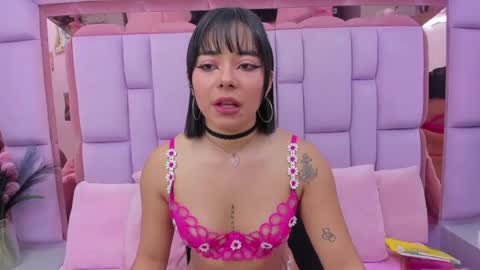 Snapshot of roxane_vega chatting on July 28, 4:05 pm roxane_vega online show from July 28, 4:05 pm