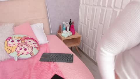 Snapshot of roxanebrown chatting on May 7, 7:41 pm roxanebrown online show from May 7, 7:41 pm