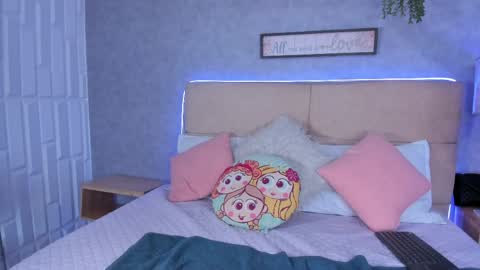 Snapshot of roxanebrown chatting on May 28, 7:55 pm roxanebrown online show from May 28, 7:55 pm