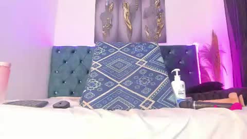 Snapshot of roxanna_0 chatting on July 8, 10:53 am Roxanna online show from July 8, 10:53 am