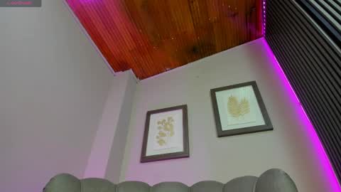 Snapshot of roxanna_moore2 chatting on May 22, 12:44 pm Roxanna online show from May 22, 12:44 pm
