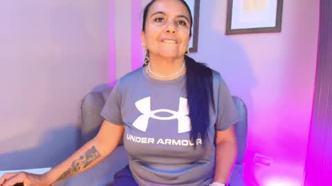 Snapshot of roxanna_moore2 chatting on May 28, 5:27 am Roxanna online show from May 28, 5:27 am