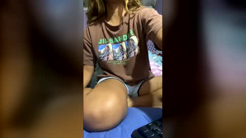 roxanne_98 online show from April 5, 5:32 pm