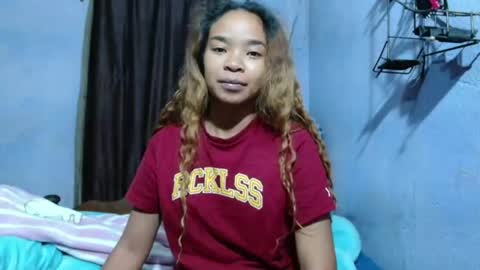 Snapshot of roxanne_98 chatting on July 10, 3:22 am roxanne_98 online show from July 10, 3:22 am