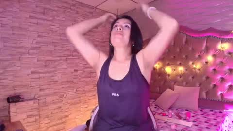 roxanne_han online show from October 27, 11:36 am